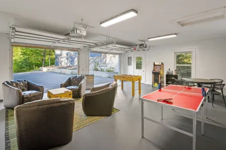 The Hideaway l 4 BR l Hot Tub l Fire Pit l Game Room l .5 miles to Bryce Resort Отели в г. Басай