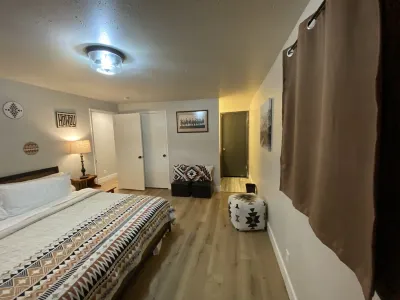 Close to Downtown Reno, easy drive to Tahoe, spacious house overlooking Reno! Hôtels à proximité de : Reno Air Racing Association