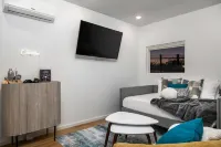 Vibrant townhome near downtown, breweries & campus Hotels near Clinton Plaza