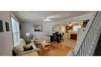 Crystal City Family Home - Comfort and Convenience