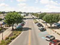 Indy Speedway Retreat: King Beds & Near Downtown Hotels in Speedway