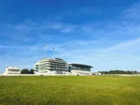 Cozy Maisonette in Langley Vale Hotels in Epsom