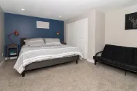 Updated Basement Apartment with Hottub & Incredible City View