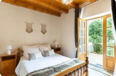 Maison de Charme à la Campagne, Avec Piscine Privée