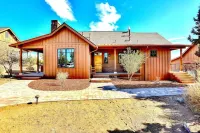 Cabin at Brasada Ranch Resort/ 2 Master BD/2.5Ba  w/golf course Views & Hot Tub