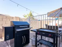 4-bedroom kid friendly home with HEATED Pool! ギルバートのホテル