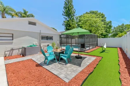 ⭑ Tampa Pool Family Home- Clean- Cozy-Great Location ⭑