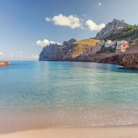 3 Bedrooms, 2 bathrooms, enbeded into the natural mediterranean surrounding.
