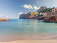 3 Bedrooms, 2 bathrooms, enbeded into the natural mediterranean surrounding.
