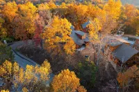 This cabin is a 1 bedroom(s), 2 bathrooms, located in Pigeon Forge, TN.