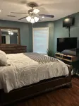 Farmhouse Decorated Southern Style home, Centrally located in quiet neighborhood Hôtels à proximité de : Greenville History Museum