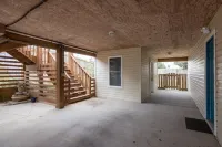 "REEL SALTY" Located in the heart of KDH! 킬데빌힐스 호텔