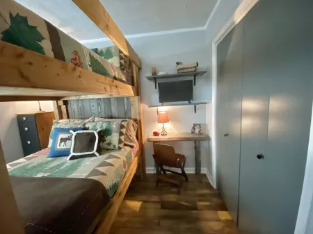 Sugar Mountain Old Bear at Sugar Ski- Slope side