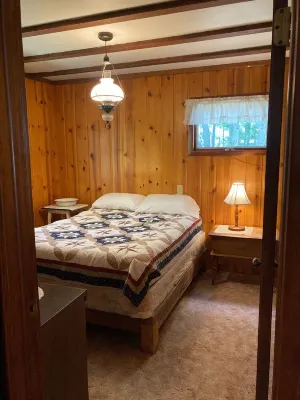 Comfortable Cabin in the Woods. Perfect for Fishing, Hunting or Skiing! - シャレー