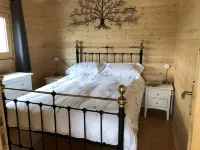 Lovely cabin with country views in popular Somerset village.