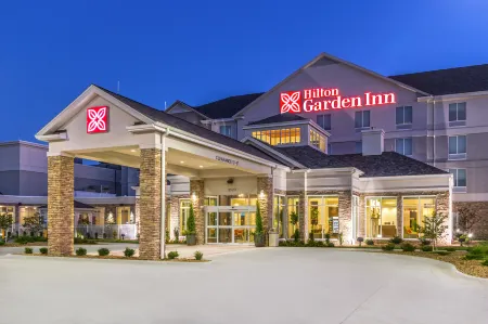 Hilton Garden Inn Salina Отели в г. Смолан