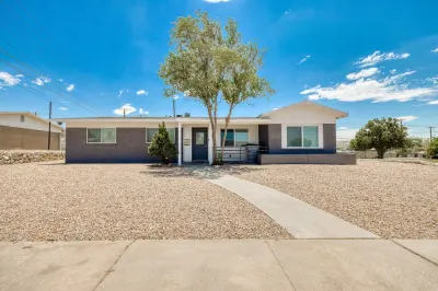 West Side 5 bedroom Home. Great Location !!! Hotels near Pepper Tree Square
