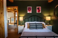 Luxury Mountain Top Cabin with Stunning Views