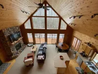 Beautiful Home in the Woods Hotel a Lenroot