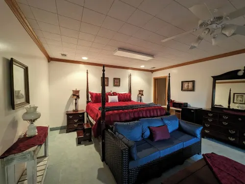 Vintage Presidential Suite - Room 203
