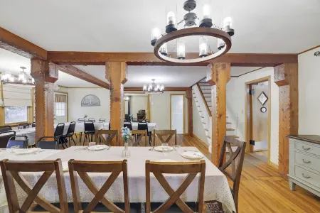 Family Friendly and great for reunions and groups.