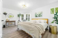 Jaw-dropping artistic mid-century modern home! Close to medical centers