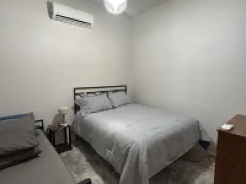 Brand New, Modern, Private, and Cozy 430 sq. ft Apartment Across from City Park! モブリッジのホテル