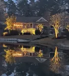 Beautiful Lakehouse W/ stunning sunsets private dock, pool, pool table sleeps 12