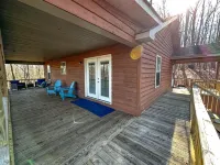 3 miles from Wolf Creek Dam! Boat and camper parking available