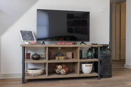 Lancaster/Millersville~ Comfy 4 Bedroom Single Home with 2 Bedrooms on 1st Floor