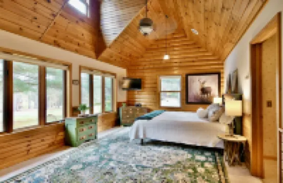 Private Lake Resort: Large Yard, Sandy Beach, Pontoon, Fire Pit, Home Theater