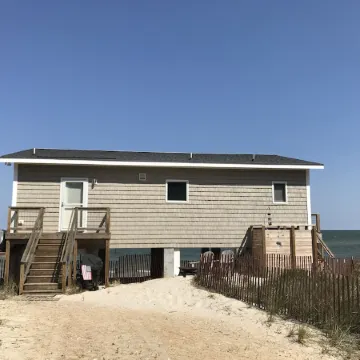 Modern Beachfront Cottage with Endless Bay Views