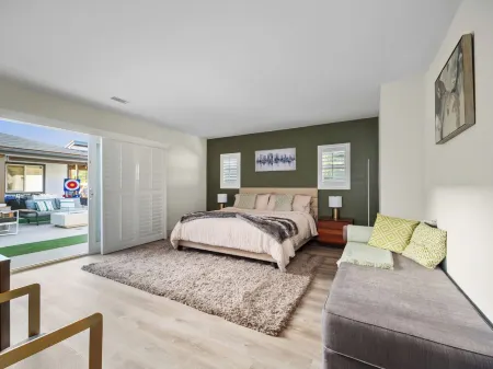 Elegant Pool Villa In Mount Helix, close to DT! Отели в г. Каса де Оро-Маунт Хеликс