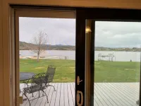 LAKE ESCAPE - Waterfront Property Hotels in Helena Valley Northeast