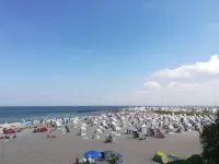 Bright, modern furnished apartment with sea views, 100 m to the beach