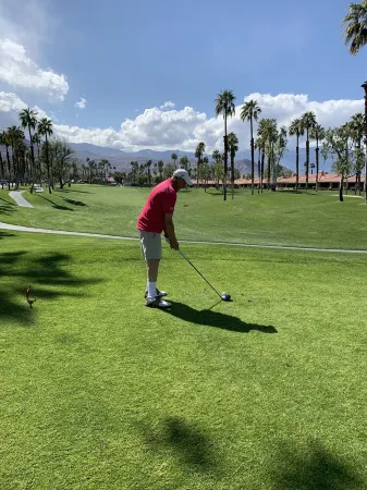 Chapparal Country Club.  Enjoy sunrises and sunsets from the patio. Отели рядом с достопримечательностью «Melissa Morgan Fine Art Gallery»