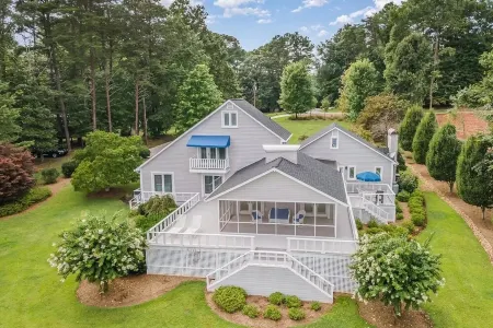 Relaxing Lakefront Home with Brand New Dock and Immaculate Vibes