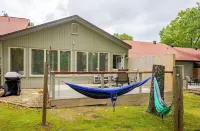 CaddyShack~ Newly remodeled townhome yards from back 40 bike trails