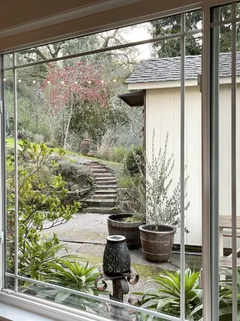 🌿5.0 Rating🌿 Sunny, spacious cozy retreat + firepit. World-class trails!