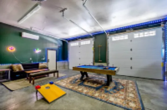 Stargazing~LuxuryChalet~MinstoWillamettePass~Theater~Arcade~CraterLake~3KingBeds