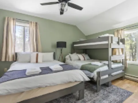 Clean+Modern Cozy A-frame Hotels in Fryeburg