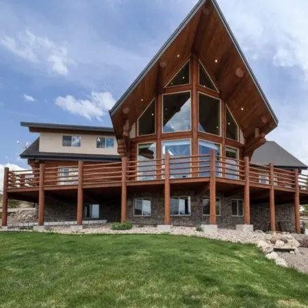 Lake Vista Lodge hot tub, 6,500+ sq ft, sleeps 30+!!