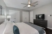Premium Townhome w/ 2 King Beds & Luxury Bathrooms