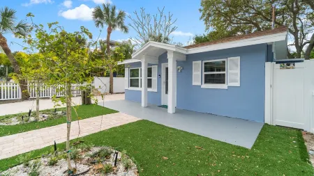 Sea La Vie Cottage by the Beach - Unit A