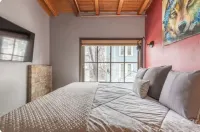 Hello Summer! Gorgeous 1 Bdrm on Main Street!