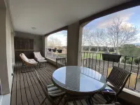 T2 Bord du Canal du Midi Piscine Hotels in Homps