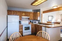 Golf Course Condo with Pool, Hot Tub, Sauna, and Game Room. Aspen Townhomes #6