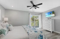 Waterfront Paradise with Private Dock & Pool - Naples/Marco Island Summer/Snow Hotels near Endless Summer Adventures