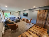 Luxurious remodel near historic downtown Hudson!