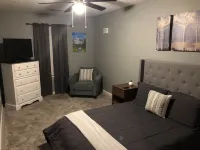 Spacious house minutes from the Horse Park The Hidden Trove附近的飯店